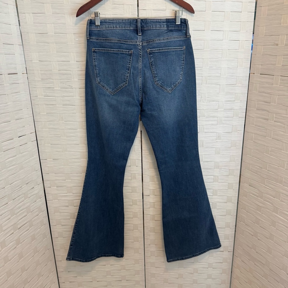 Abercrombie & Fitch The Flare Ultra High Rise Medium‎ Wash Jean Size 30/10R - Picture 7 of 14